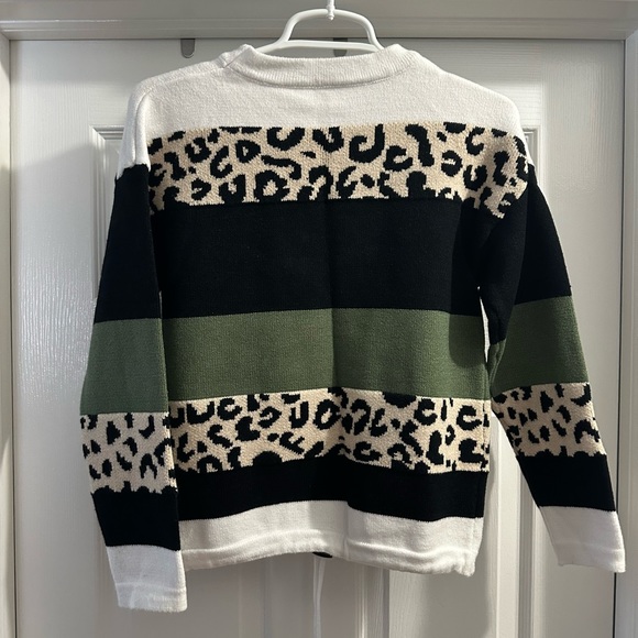 Women’s sweater size small - Picture 5 of 7